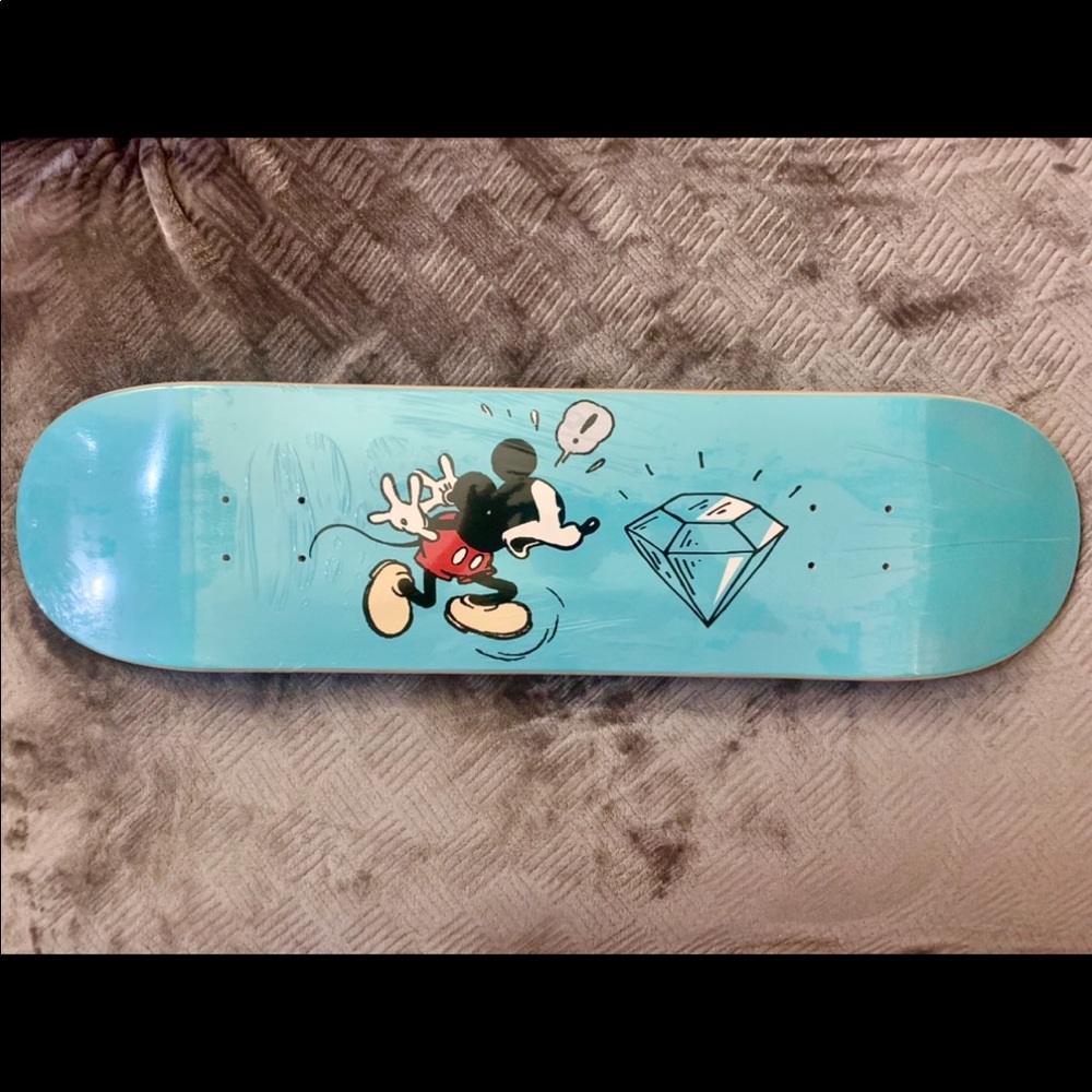 DIAMOND X CO DISNEY MICKEY MOUSE LMTED SKATEBOARD